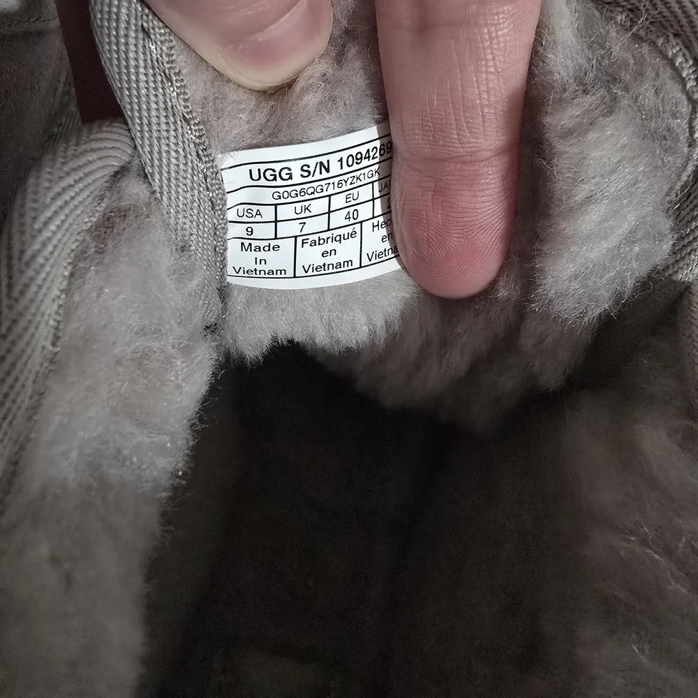 UGG Gray Nuemel Shearling Lined Boots - Picture 4 of 4